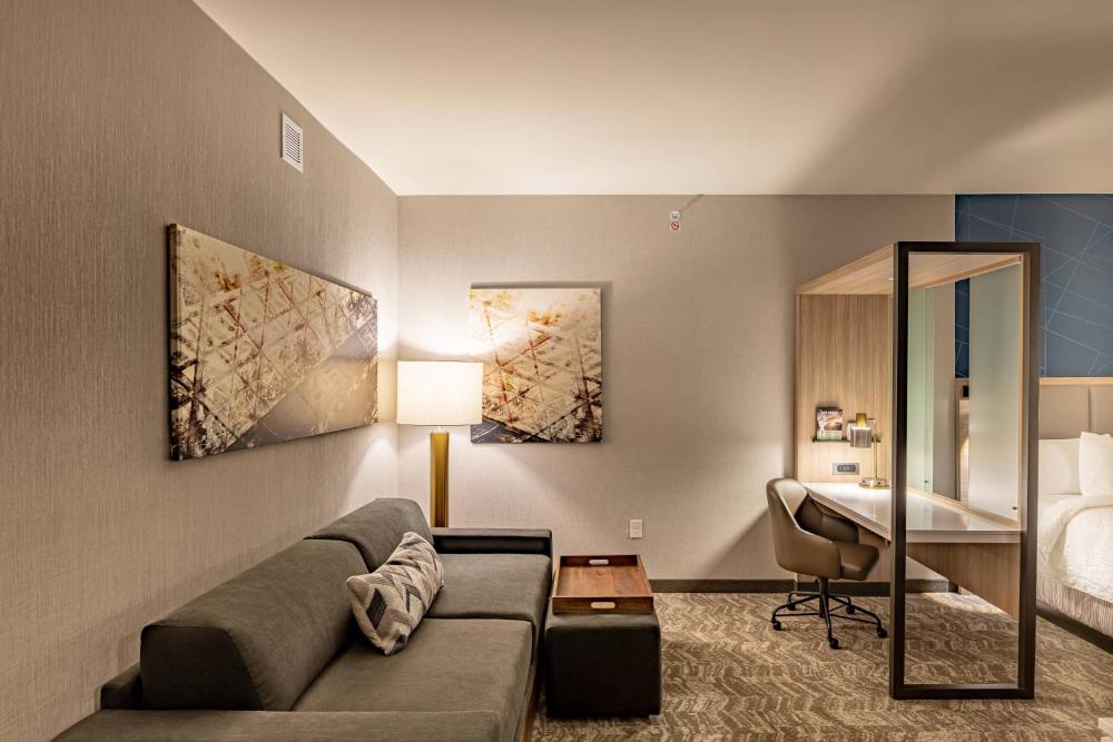 King Suite with Trundle Sofa interior
